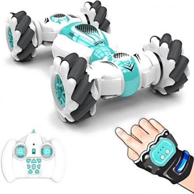 سيارة ستانت اس-012 من جرافلسو بجهاز تحكم عن بعد وتصميم دفع رباعي وقابلة للتحول وبسرعة بتردد 2.4GHz ودوران 360 درجة وتناسب الطرق الوعرة ومزودة بساعة بمستشعر تعمل بحركات اليد، مناسبة كهدية للاولاد